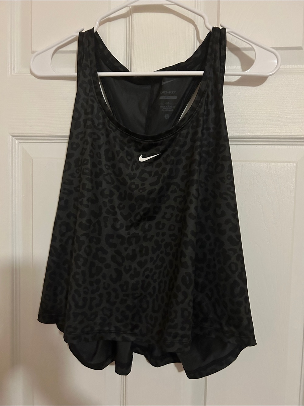 Nike Women’s Black Leopard-Print Tank Top